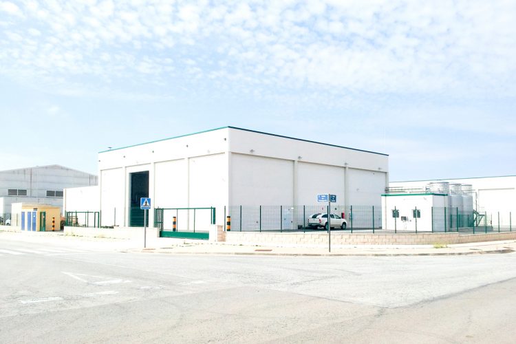 PLANTA DE TRANSFORMACIÓN PARA CORRECCIÓN Y VALORIZACIÓN COMERCIAL DE VINOS AROMÁTICOS