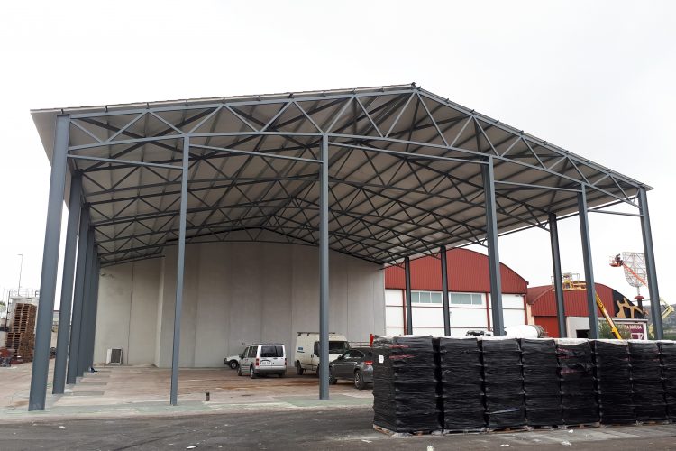 NAVE CUBRICIÓN PATIO Y URBANIZACIÓN PARCELA