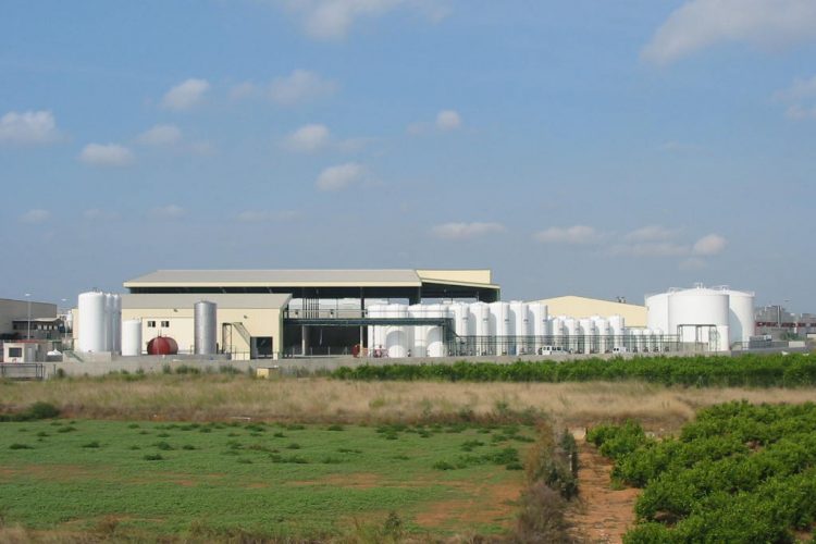 INDUSTRIA DE MEZCLA DE FERTILIZANTES LÍQUIDOS