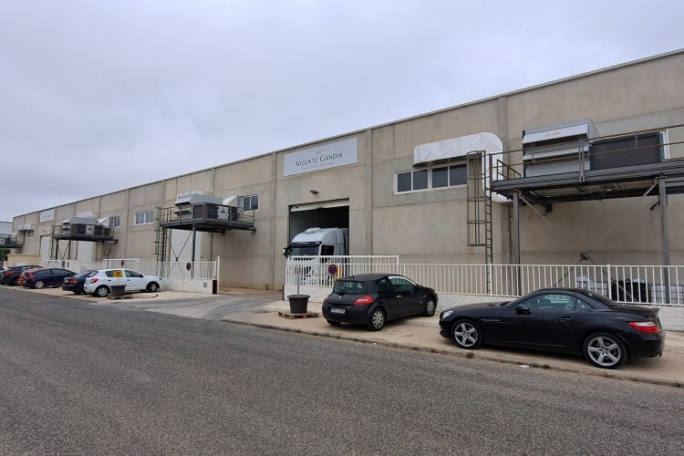 Acondicionamiento cubierta en nave existente y ejecución nuevo despacho y vestuarios